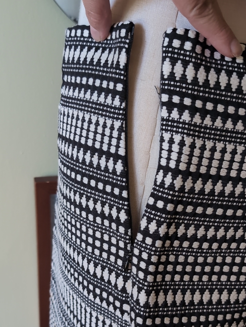 Chelsea & Theodore Geometric Jacquard Mini Skirt Size 2 Black Off-White Side Zip - Picture 8 of 12